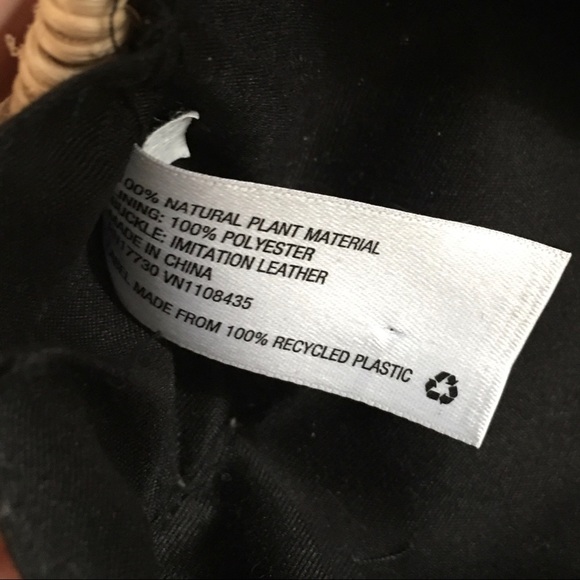 Wicker Clam Shell Purse - Picture 16 of 16